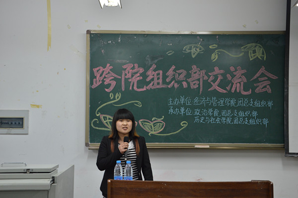 //zsxy.lileyule.com/upfiles/2014-3/20143189214639.jpg?title=怪诞黑家族