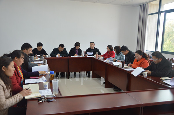 //zsxy.lileyule.com/upfiles/2015-3/201531823525298.jpg?title=怪诞黑家族
